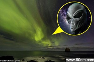 冰岛夜空神秘北极光美景惊现“外星人”_大千世界