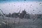 开车遇到大雨看不清楚时 教你一招变清晰【狂转】!!